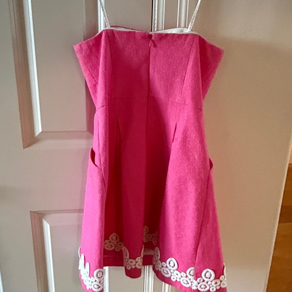 Lilly Pulitzer Pink Jacquard Dress with White Floral Embroidered Hem - Picture 4 of 5